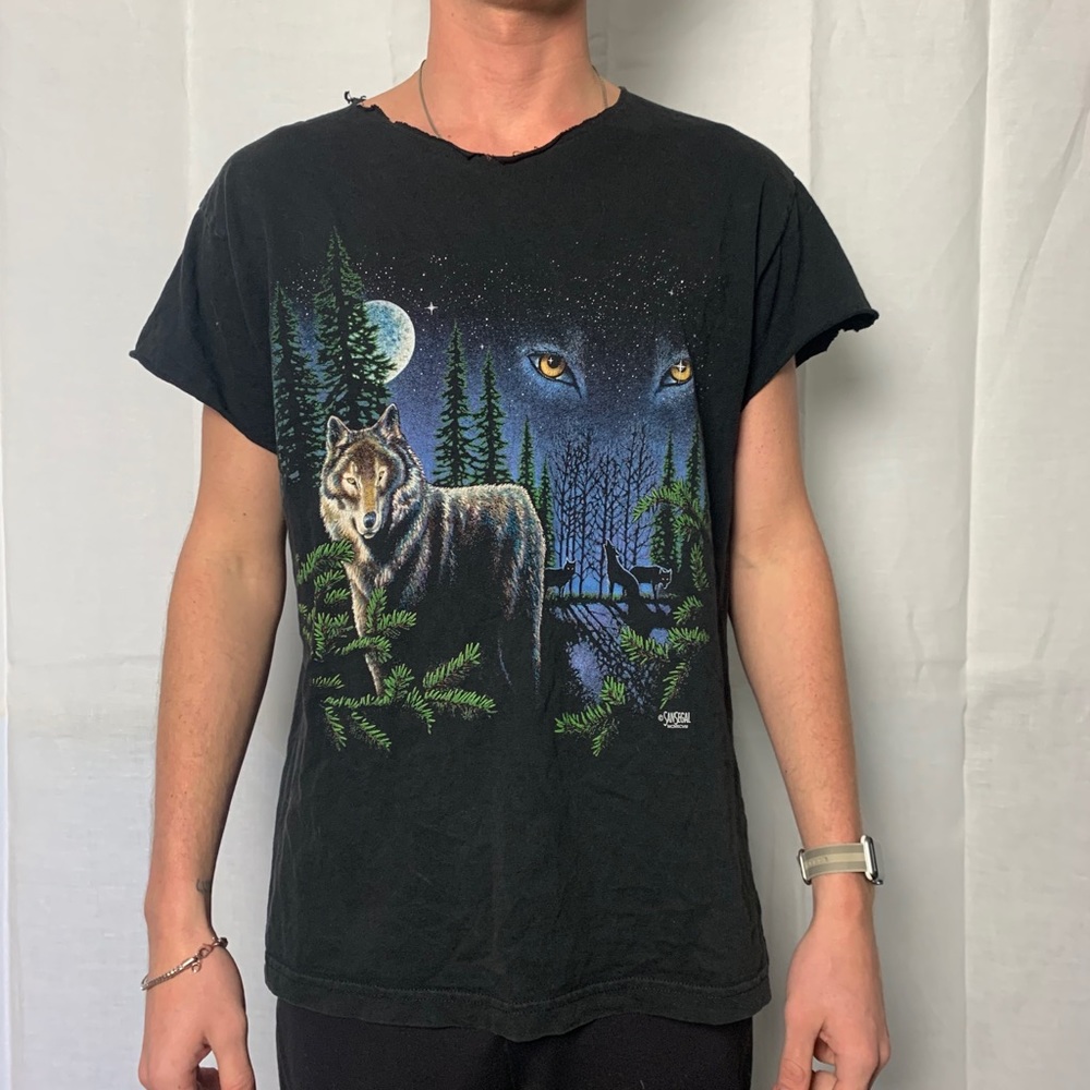 Wolf tee